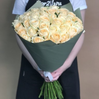 Букет из 45 кремовых роз (60 см)